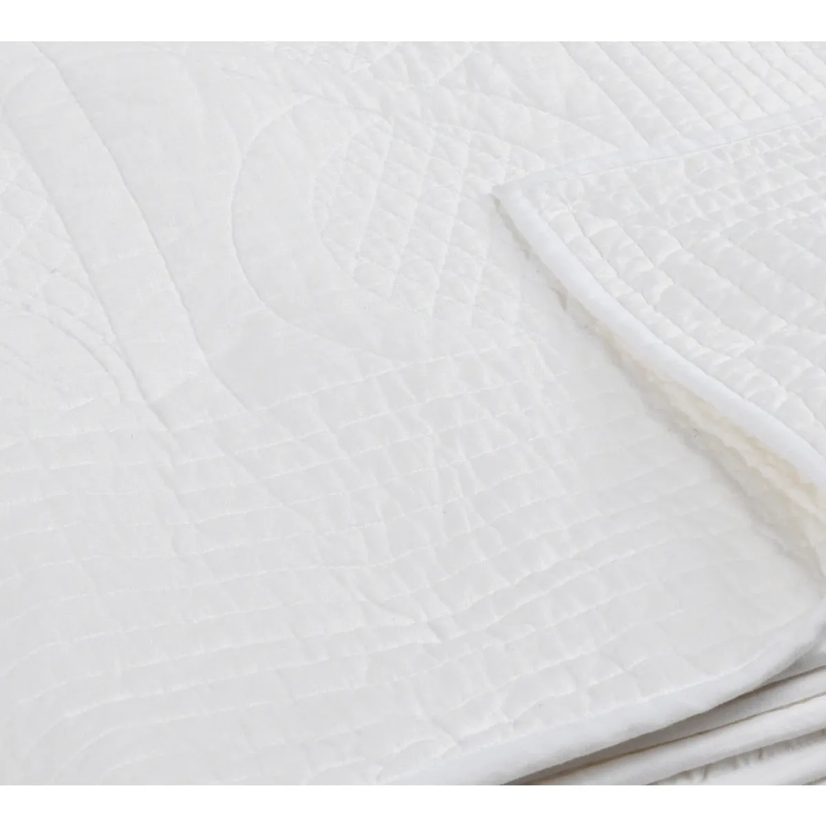 Anessa White Quilt Set