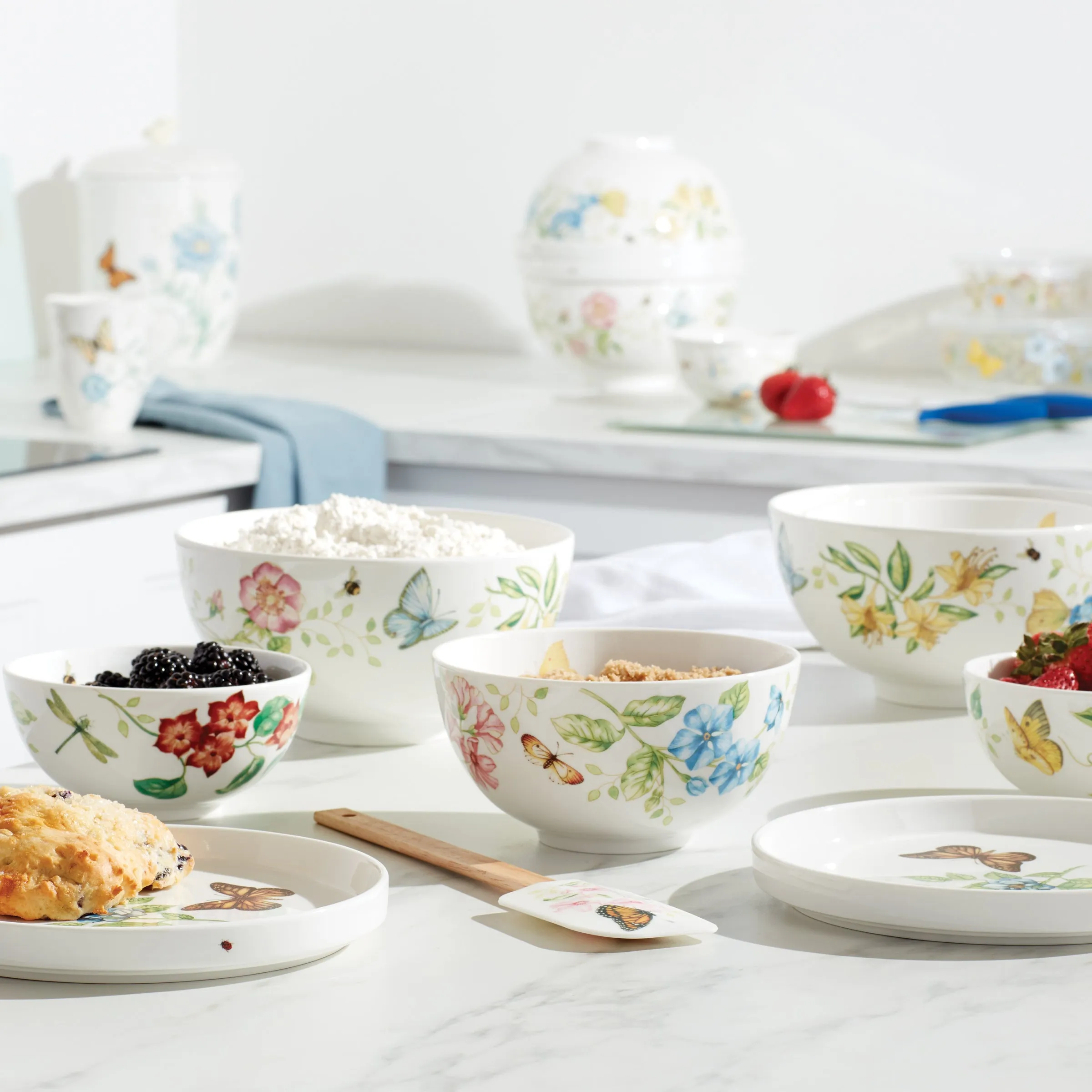 Butterfly Meadow Luna 8-Piece Nesting Dinnerware