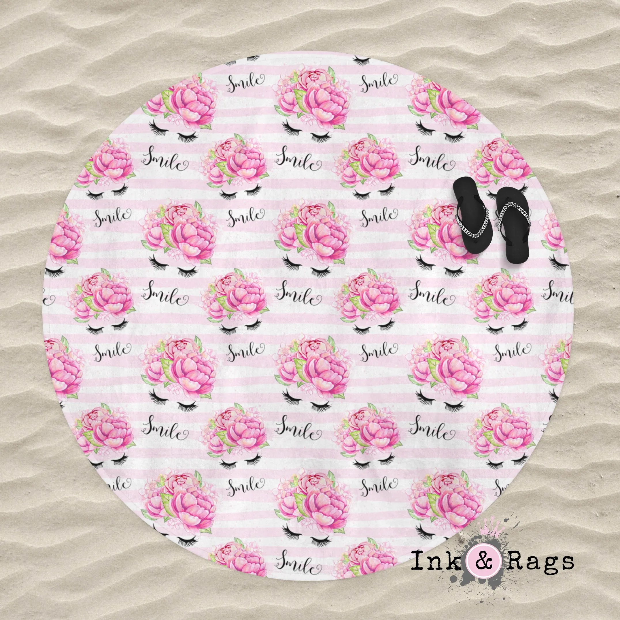 Smile Eyelashes and Flowers Round Beach Towel